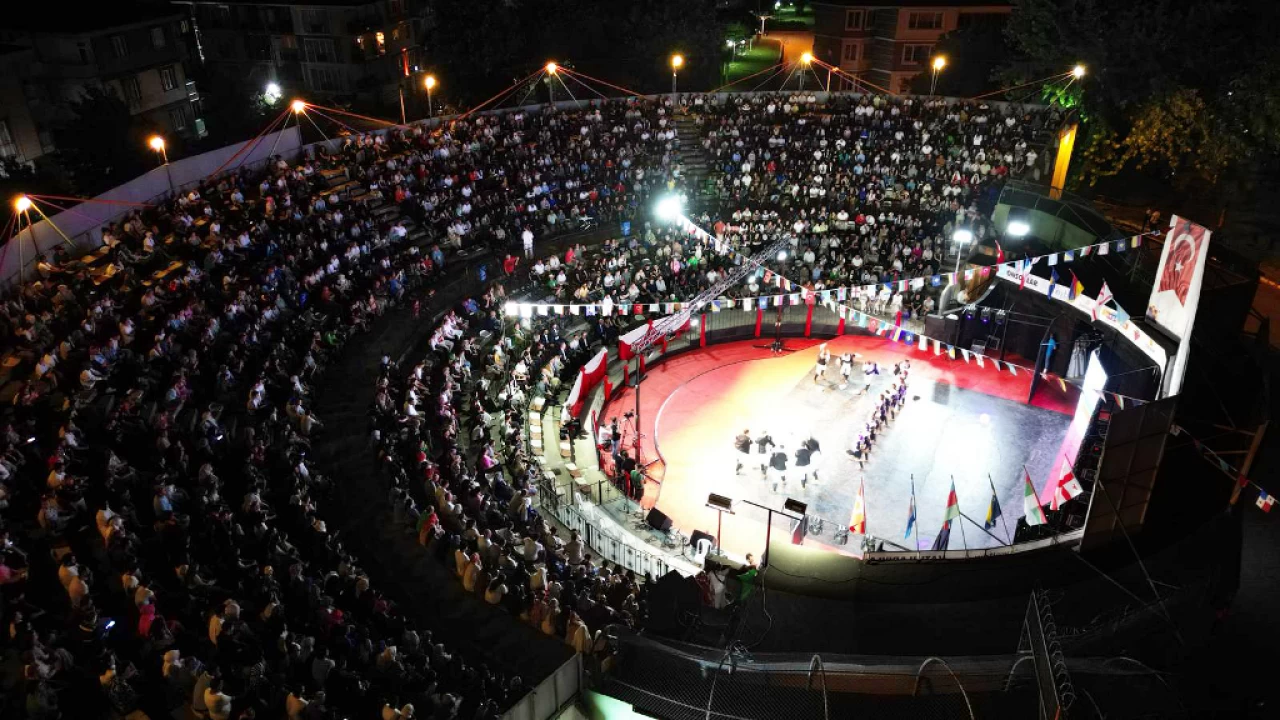 �neg�l'de festival co�kusu