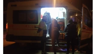 İnşaatta oluşan çukura 2 otomobil düştü, 2 çocuk yaralandı