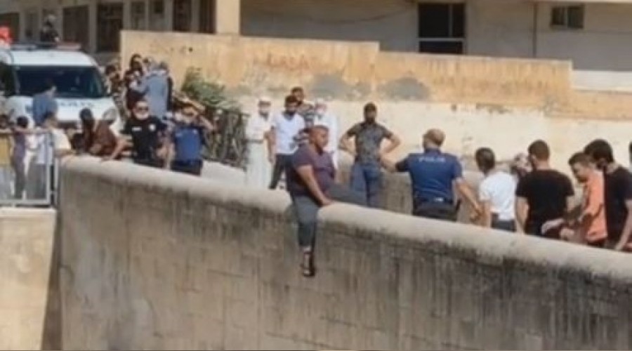 İntihara kalkışan vatandaşı polis kurtardı