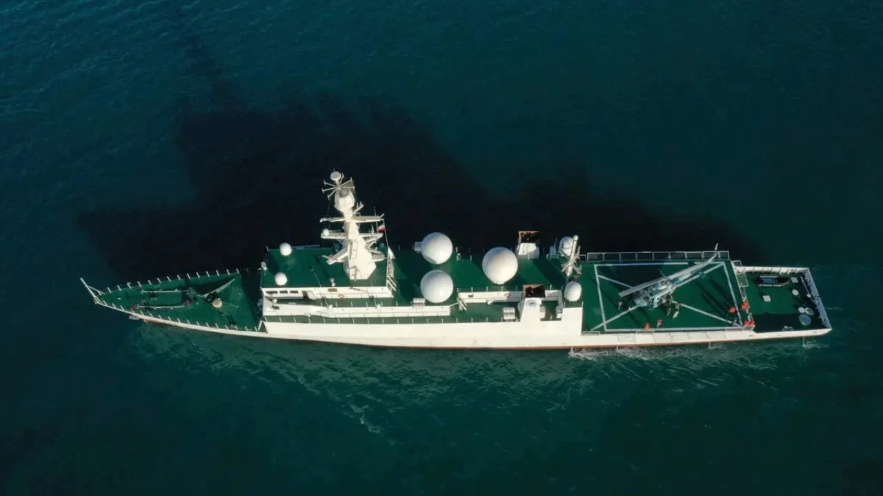 ran, yzer ss ile 'Sahand' sava gemisini donanmaya katt