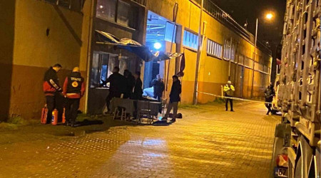İş yerinde ailesini rehin aldı