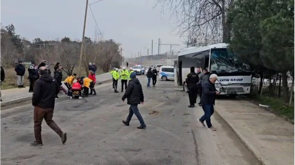 İşçi servisleri çarpıştı: 19 yaralı