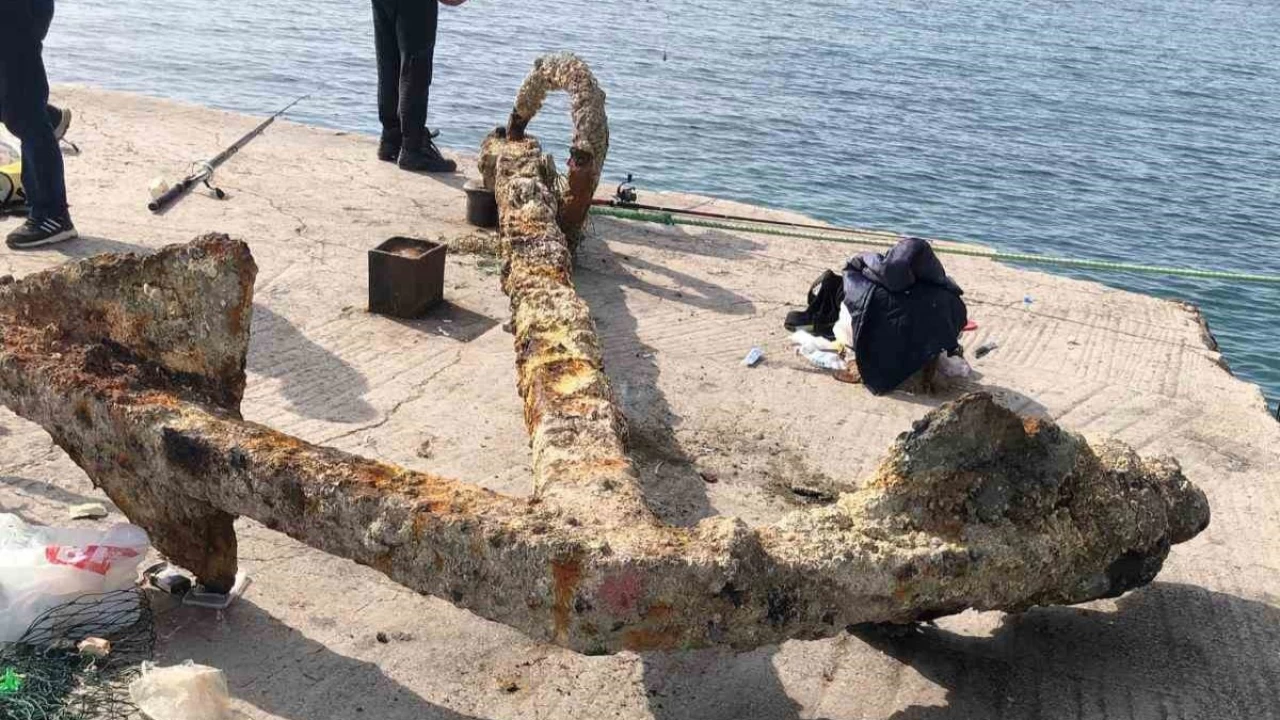 İskeleden yaklaşık 3 tonluk çapa çıkarıldı