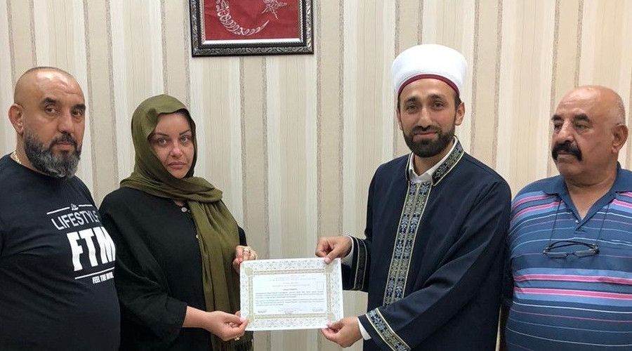 �slamiyet'ten etkilen Bulgaristanl� kad�n, M�sl�man oldu