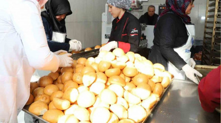 Isparta'da lisede retilen 50 bin ekmek Kahramanmara'a gnderildi