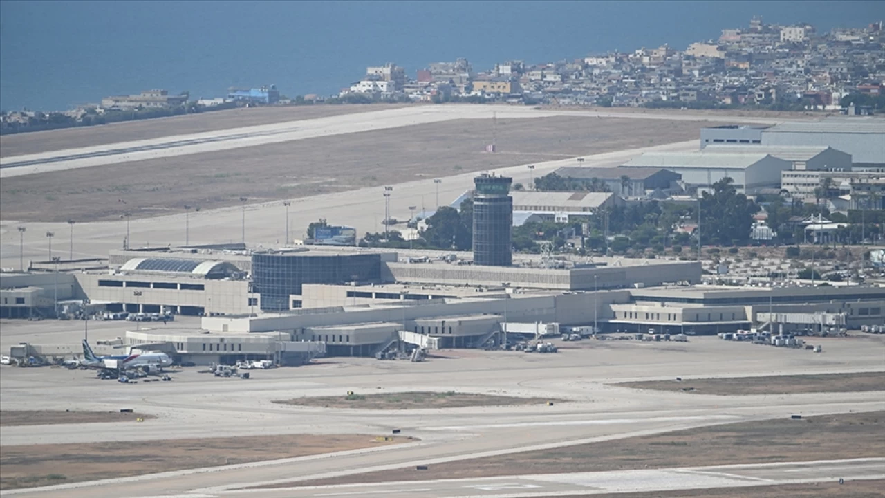 �srail, �ran'a ait sivil u�a�� vurmakla tehdit etti