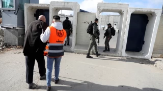 İsrail'in Mescid-i Aksa'daki kısıtlamaları Ramazan ayının ilk cumasında da devam etti