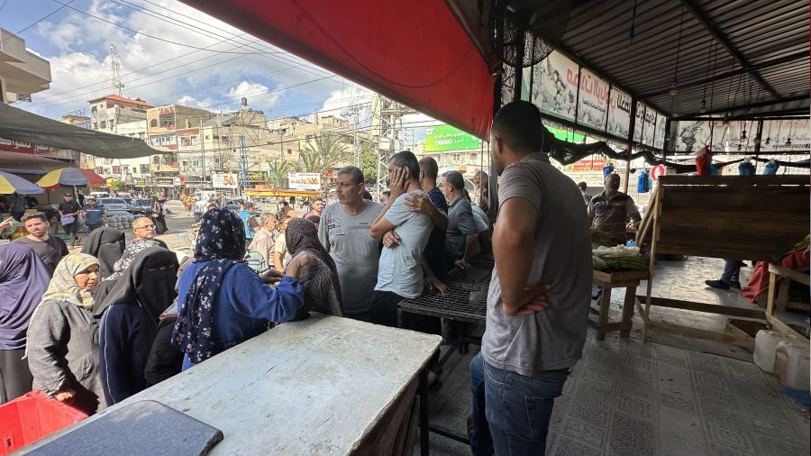 İsrail'in yoğun saldırılarıyla karşı karşıya kalan Gazzeliler ekmek bulmakta da zorlanıyor