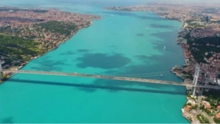 İstanbul Boğazı'nda gemi trafiği askıya alındı