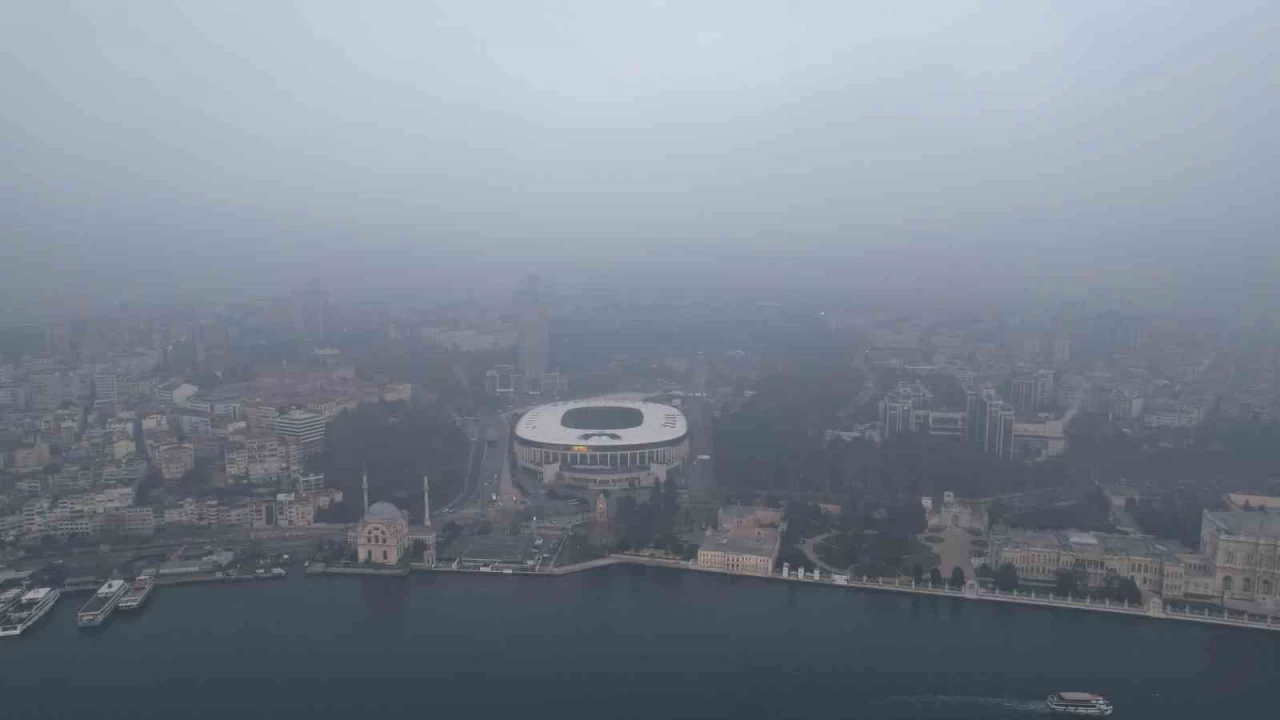 �stanbul g�ne yo�un sisle ba�lad�