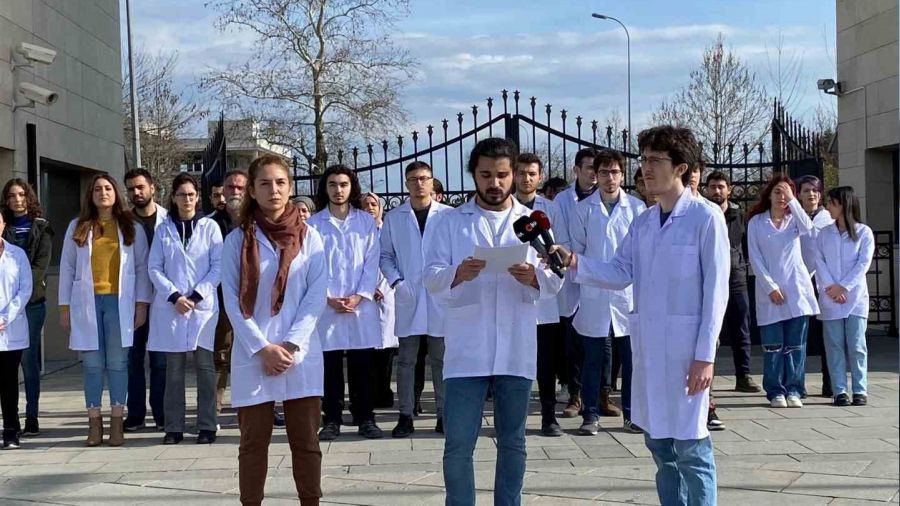 �stanbul �niversitesi Veteriner Fak�ltesi ��rencileri eylemlerini s�rd�r�yor