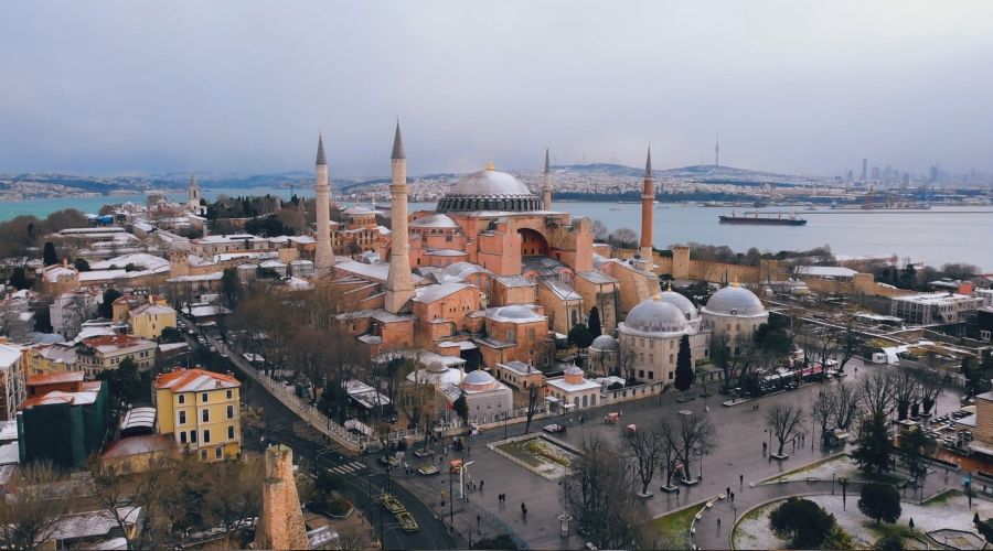 stanbul'a o 3 lkeden 1'er turist geldi