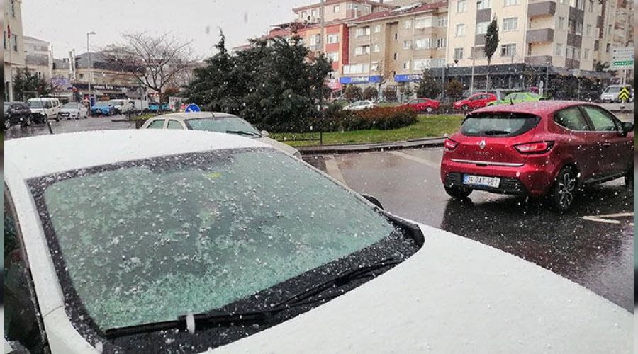�stanbul'da dolu ve sulu kar s�rprizi