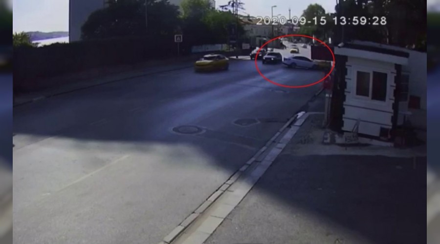 �stanbul'da hatal� d�n�� kazas� kamerada: 3 yaral�