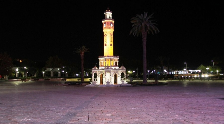 İzmir kısıtlamayla birlikte sessizliğe büründü