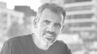 �zmir'de in�aattan d��en i��i hayat�n� kaybetti