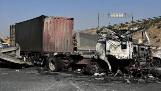 zmir'de kaza yapan 3 ara yanarak kle dnd: 6 yaral