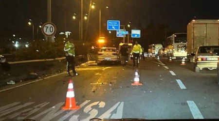 İzmir'de otomobil ile çarpışan motosikletteki 3 genç öldü