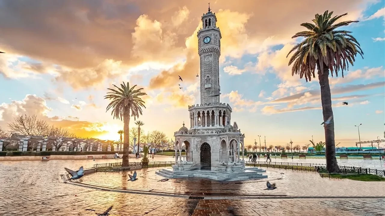 İzmir'in incisi İzmir Saat Kulesi