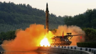 Japonya Ba�bakanl�k Ofisi, Kuzey Kore'nin pazar g�n� "balistik f�ze oldu�undan ��phelenilen" bir silah denemesi ger�ekle�tirdi�ini a��klad�