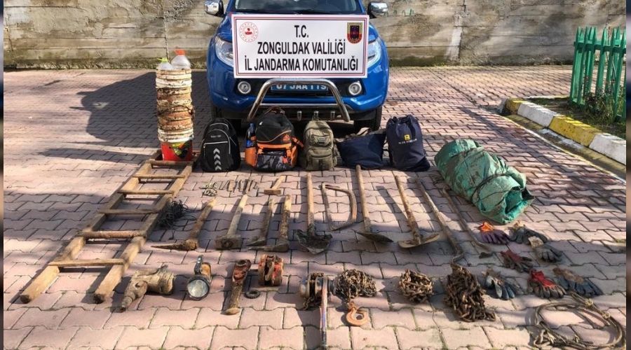 Ka�ak kaz� yaparken su��st� yakaland�lar