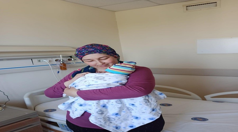 Kadavradan rahim nakliyle 10 yıl sonra anne oldu