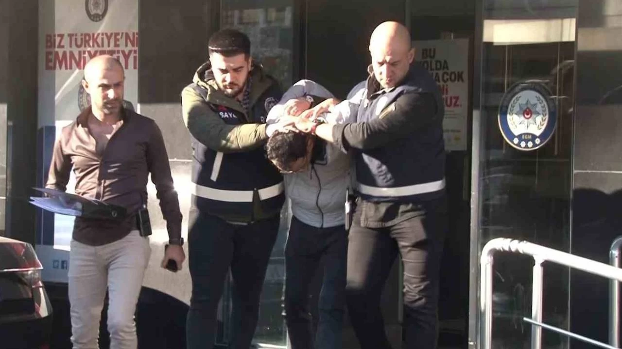 Kadıköy'de servis minibüsünü kaçıran zanlı tutuklandı