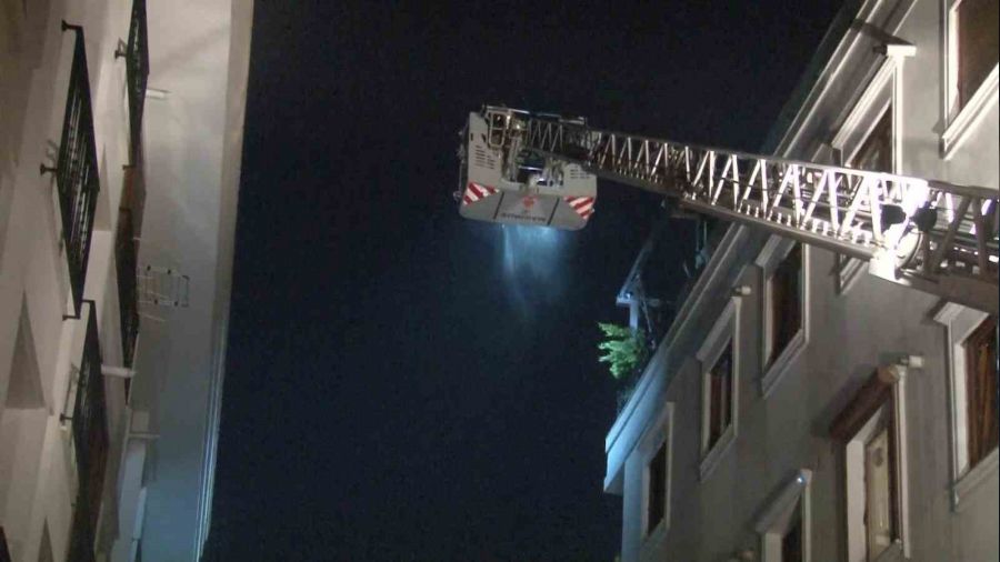 Kad�k�y'de yang�nda can pazar�: 1 �l�, 2 yaral�