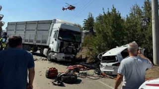 Kamyonla otomobil kafa kafaya arpt: 1 l, 3 yaral