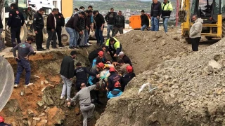 Kanalizasyon �al��mas�nda toprak alt�nda kald� 