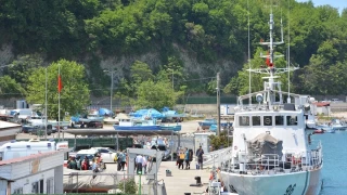 Karadeniz'de T�rk bal�k�� teknesine sald�r�