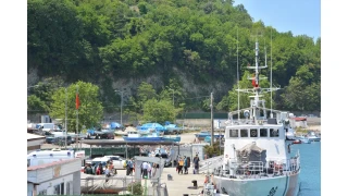 Karadeniz'de T�rk bal�k�� teknesine sald�r�