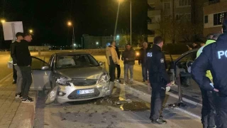 Karaman'da 2 otomobil kafa kafaya çarpıştı: 2 yaralı
