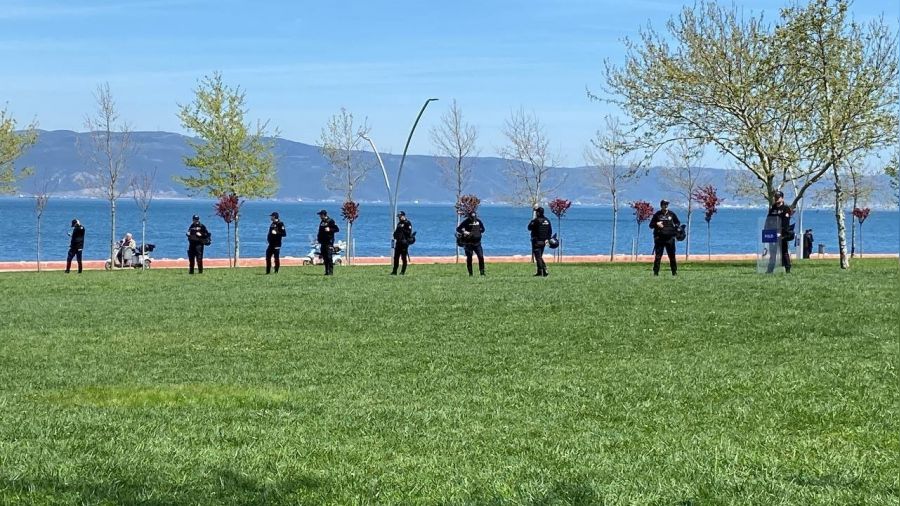 Karamürsel'de yüksek tansiyon: Çevik kuvvet nöbette