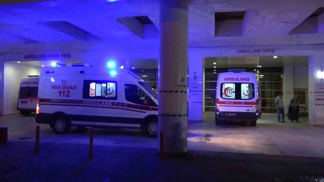 Karısını su anahtarıyla, sevgilisini bıçakla yaraladı