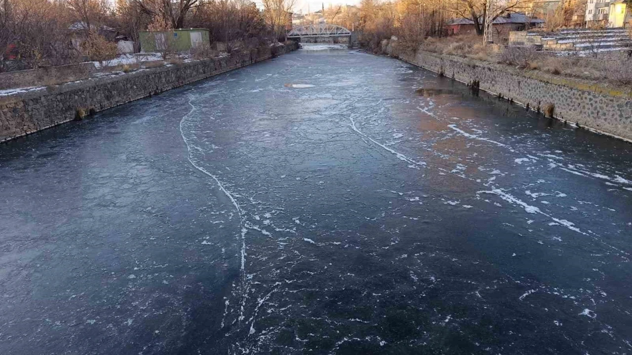 Kars eksi 15'i g�rd�: Kars �ay� 1 g�nde dondu