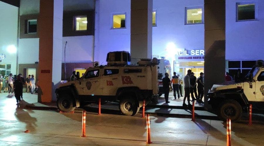 Karya gemek isteyen 2 retmen aracn arpmas sonucu hayatn kaybetti