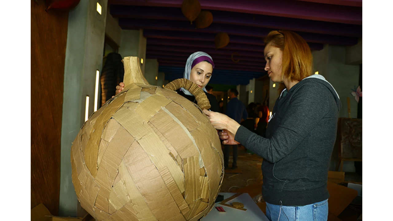 Kartondan El Sanatlar�: Geri D�n���mle Gelen Yarat�c�l�k