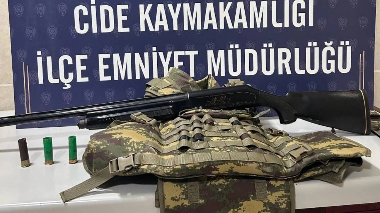 Kavga ettiği şahsa benzettiği kişiyi rehin aldı, tutuklandı