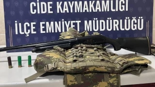 Kavga ettiği şahsa benzettiği kişiyi rehin aldı, tutuklandı