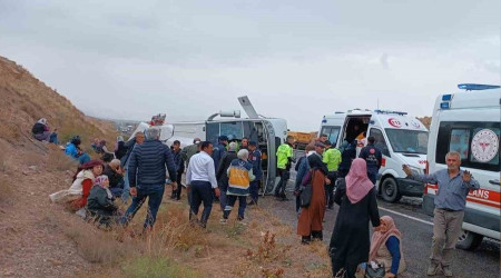 Kayseri'de midibüs devrildi: 15 yaralı