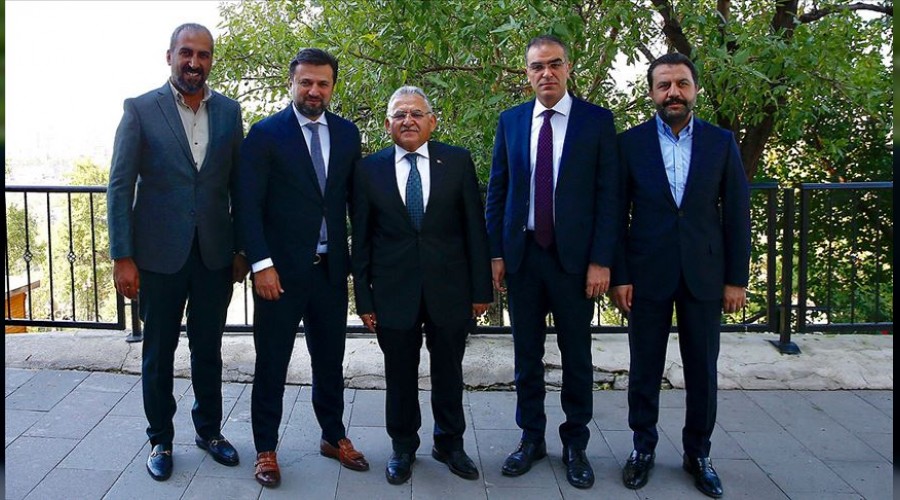 Kayseri'nin yeni hocas� B�lent Uygun