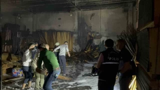 Kereste deposunda çıkan yangın maddi hasara neden oldu