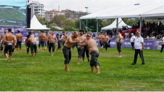 Kırkpınar başpehlivanları Ulugazi Yağlı Güreşleri'nde kapıştı
