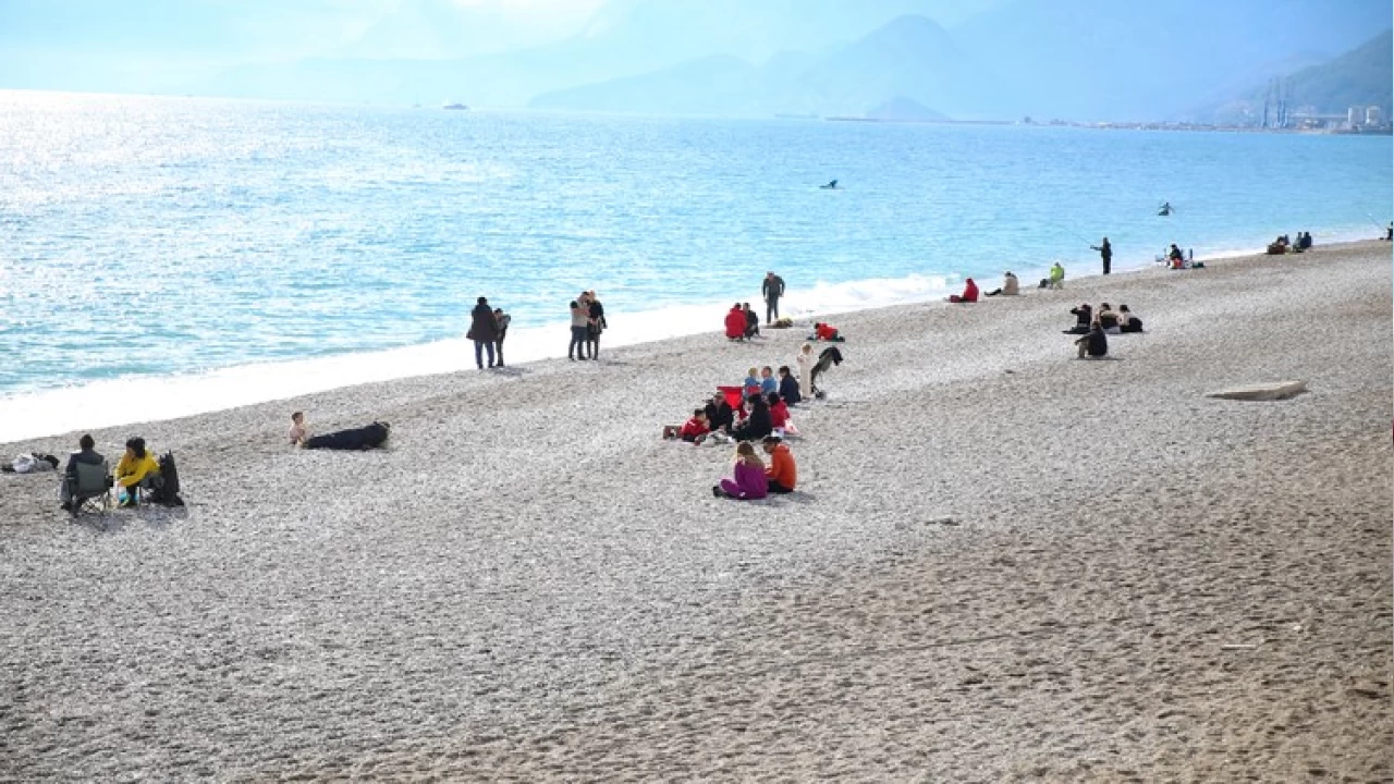 K�� mevsiminde Antalya plajlar� 