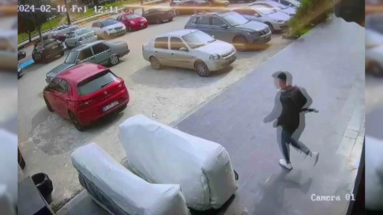K�skan�l�k krizine girdi, eski kar�s�n� i� yerinde vurdu