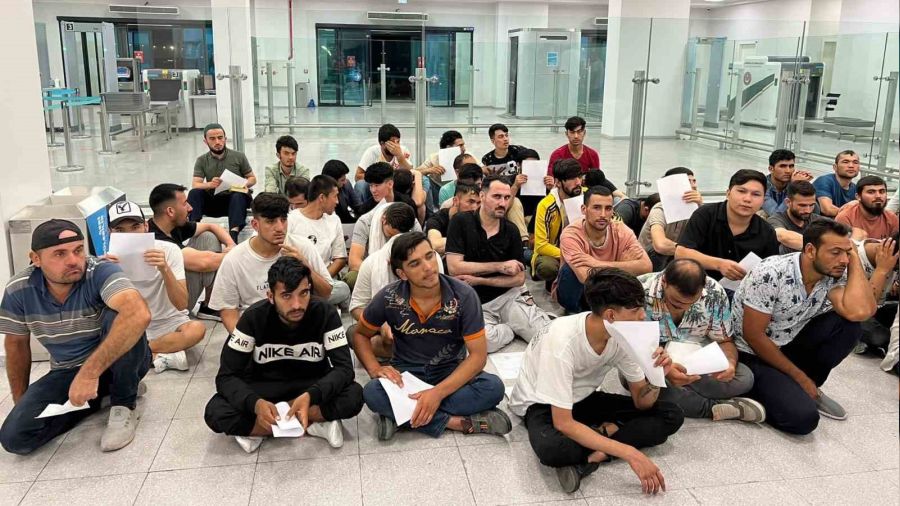 Kocaeli'de 46 d�zensiz g��men s�n�r d��� edildi