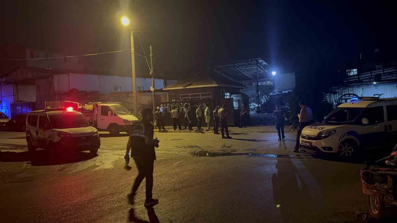 Kocaeli'nde dükkanı taradılar, bir genç hayatını kaybetti