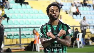 Kocaelispor'da Ryan Mendes'in sözleşmesi uzatıldı