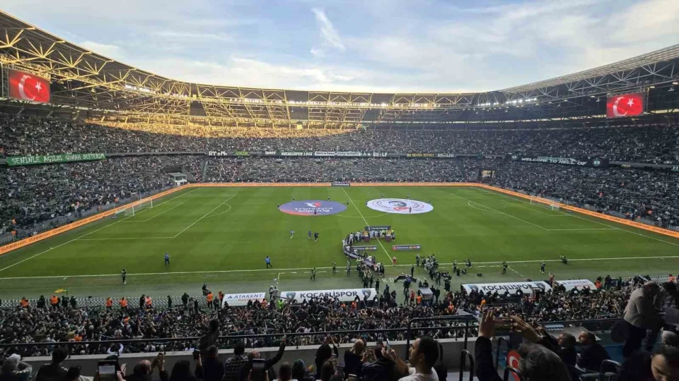 Kocaelispor'un ilk yar� karnesi: Galatasaray'� yenen tek tak�m